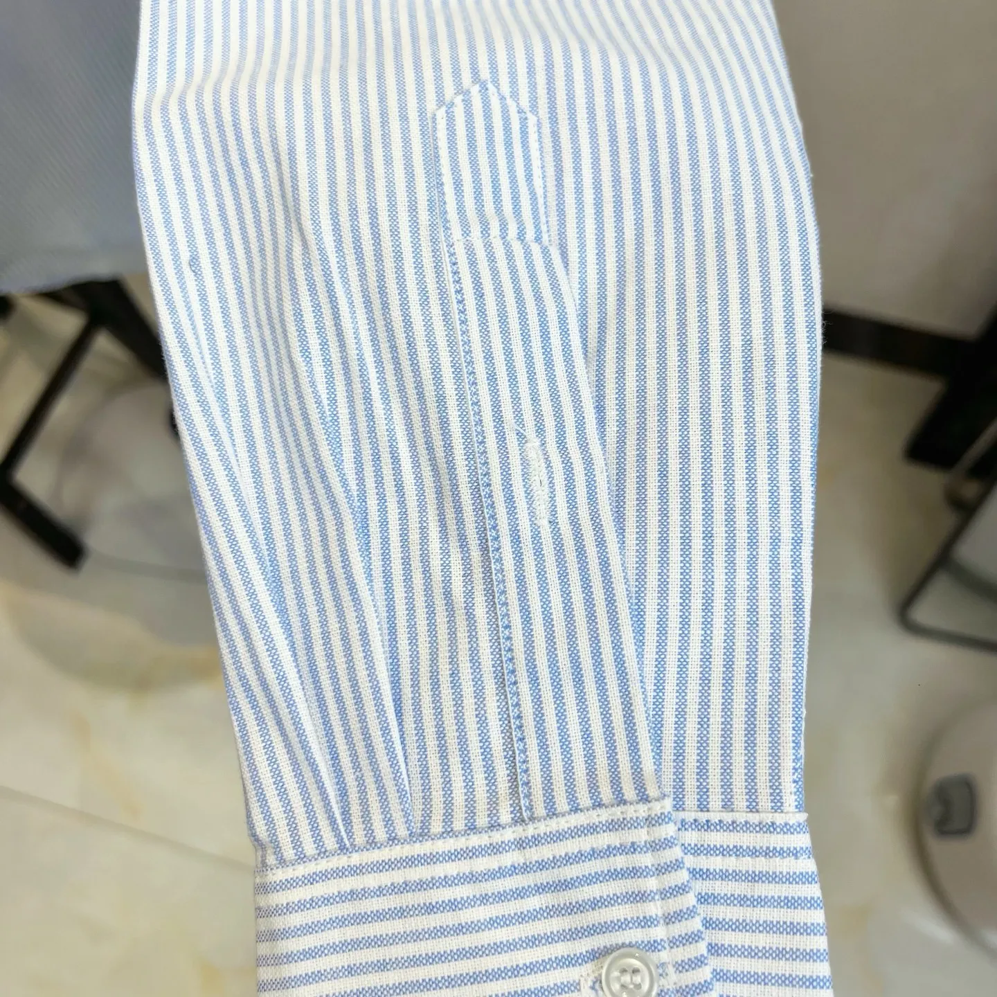 P220 model number All fabric accessories are original and benchmarked. The precise and high-quality jacquard craftsmanship makes the fabrics integrated into one. The upper body is soft and comfortable, extremely delicate, the hand feels solid, smooth and soft. The fabric does not wrinkle, and the hand feel is invincible. Perfect details. Size: S-XL